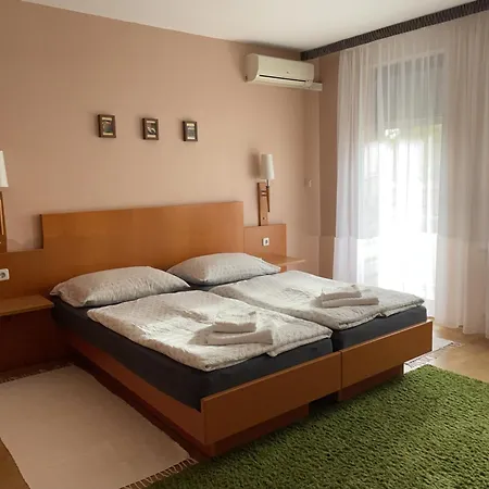 Diamant Apartmanhaz Eger Exterior photo