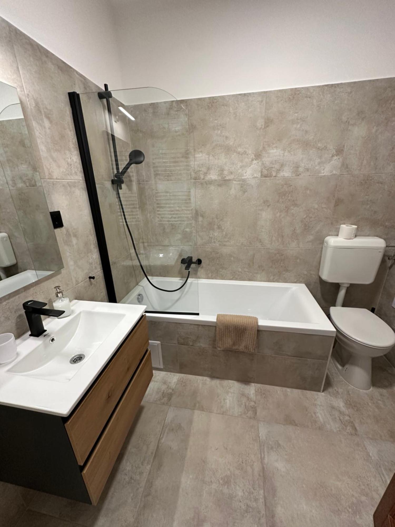Apartament Diamant Apartmanhaz Eger